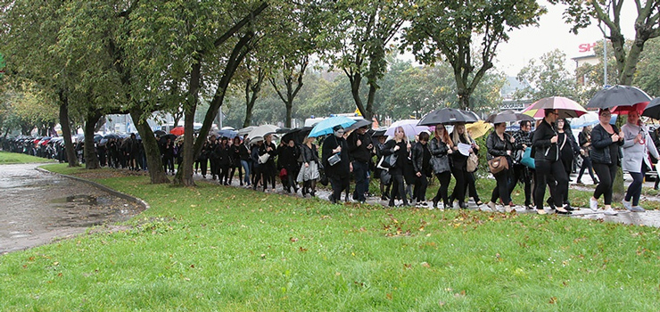 "Nic o nas bez nas". Półtora tysiąca elblążan przeszło w Marszu Milczenia