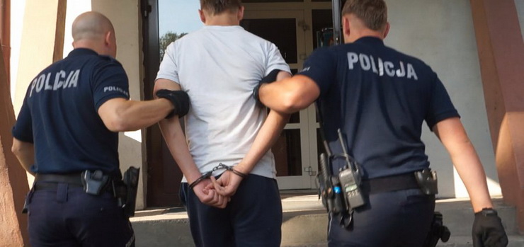 Ucieka przed policjantami i ugrzz na mokradach