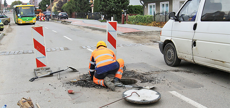 ''Obecnie przypomina to bardziej drogę dla czołgów!'' Kiedy koniec prac na Konopnickiej i przy budowie ronda?