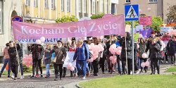 "Rak to jeszcze nie koniec". Amazonki przesz�y ulicami Elbl�ga i namawia�y nas do bada�