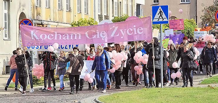 "Rak to jeszcze nie koniec". Amazonki przeszły ulicami Elbląga i namawiały nas do badań
