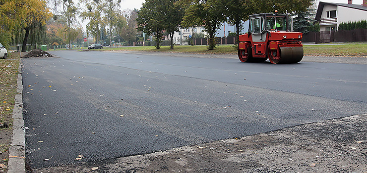 Drogowcy wzięli się za parking przy cmentarzu Agrykola. Zniknęły największe wyboje