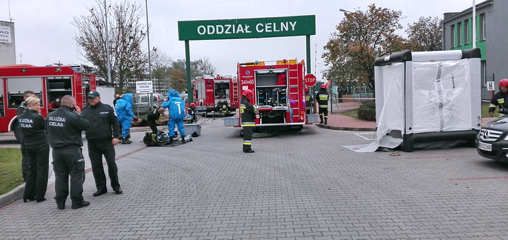 Podejrzany list w elblskim Urzdzie Celnym. Zarzdzono ewakuacj, 5 osb trafio do szpitala, a w rodku byy...