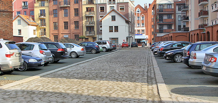 Dwie staromiejskie uliczki nie straszą już błotem i kałużami. Zobacz, jak się zmieniły