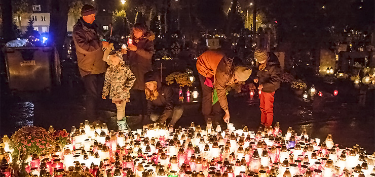 Zobacz, jak niezwykły nastrój panował wczoraj na Cmentarzu Agrykola