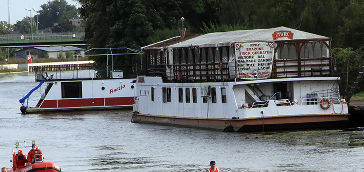 Statek Admirał na stałe opuścił Elbląg. Zobacz film z pożegnalnego rejsu