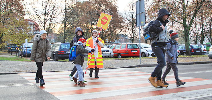 Elblanie mog odpracowa dug wzgldem ZBK przeprowadzajc dzieci przez ulic