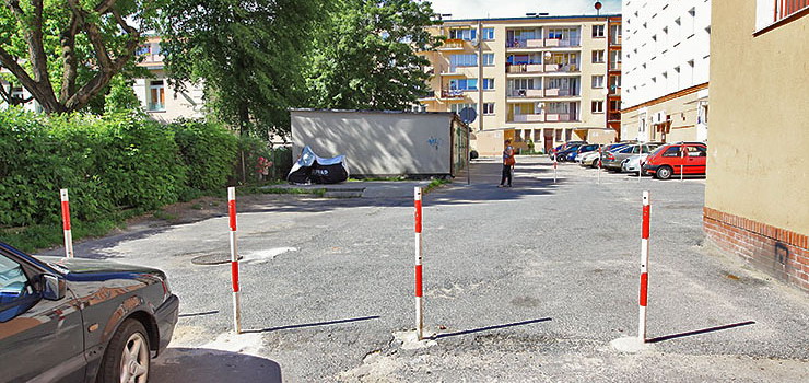 Skład przy ulicy Mącznej od miesięcy grozi zawaleniem. Kiedy Miasto zrobi z tym porządek?