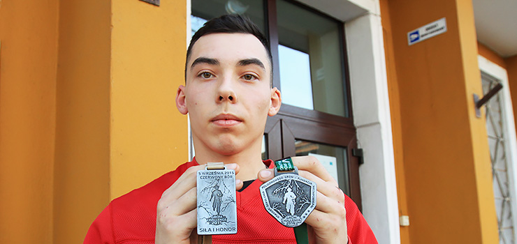 "Czuję niedosyt". Uczeń elbląskiego technikum wziął udział w morderczym biegu GROM Challenge