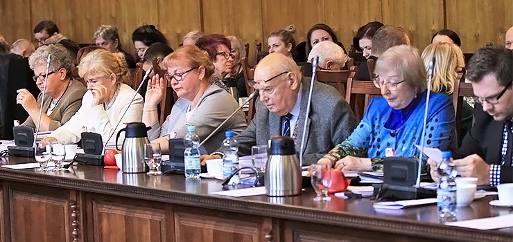 Trwa sesja RM. Najwięcej emocji wzbudził projekt dot. budowy garażowca na Starym Mieście