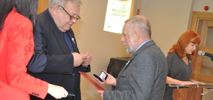 Policjanci na konferencji o przemocy wobec kobiet 