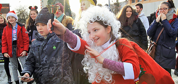Żywe manekiny na Placu Jagiellończyka. Elblążanie nakręcili swój Manekin Challenge
