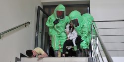 Wybuch w laboratorium, kilkadziesi�t os�b rannych... Elbl�scy stra�acy w akcji
