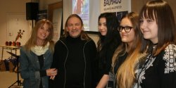 Elblanki stworzyy rock'n'rollowe portrety M. Piekarczyka i S. osowskiego. Nagrody odebray z rk modeli