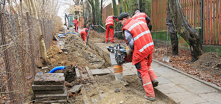 Mieszkańcy Legionów i Częstochowskiej odetchną z ulgą. Trwa budowa oświetlenia łącznika obu ulic