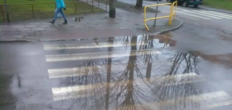 Wystarczy, że spadnie deszcz, a drogowy bubel szybko wychodzi na jaw