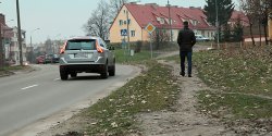 Jest nowe rondo, asfalt i rowerowe cieki. Zabrako kilkudziesiciu metrw chodnika