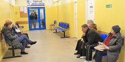 Je�li pacjent sk�amie lekarz przyjmie go za darmo? "Taka dzia�alno�� charytatywna nie mo�e by� norm�"