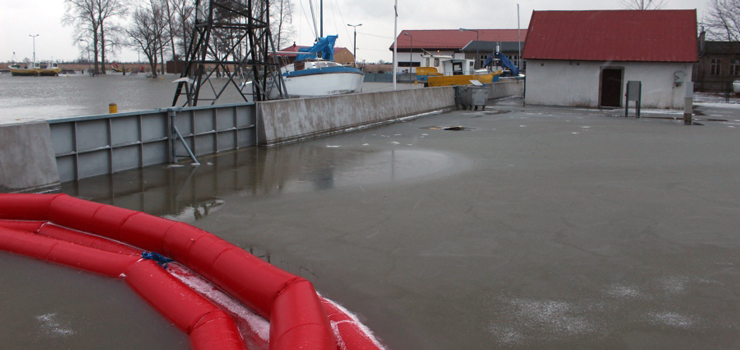 Na Żuławach alarm przeciwpowodziowy. Wysoki poziom wody w rzekach i na Zalewie Wiślanym - zobacz zdjęcia