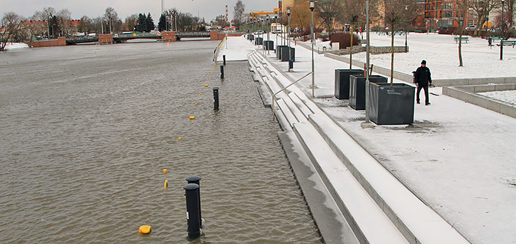 Walka z żywiołem trwa w całym województwie. Stan rzeki Elbląg nadal wysoki, bez prądu pozostaje ponad 1500 odbiorców