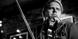 Specjal Jazz Improwizacje z Tomaszem Chy��