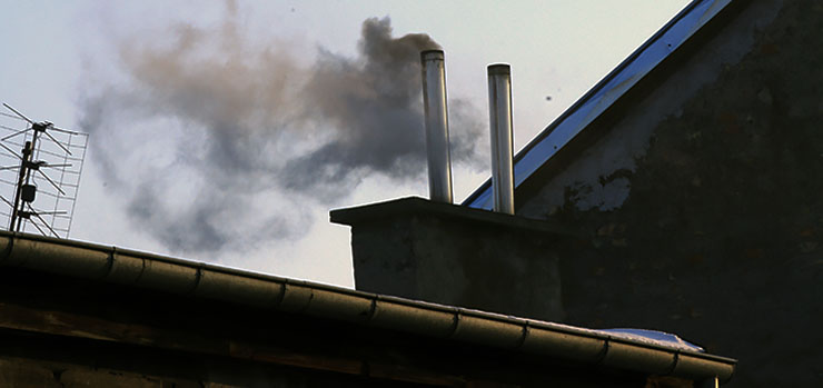 W powietrzu jest więcej pyłu. "Wychodzenie na zewnątrz ograniczmy do minimum"