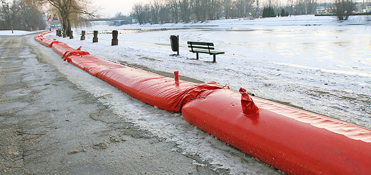 Dlaczego rękawy przeciwpowodziowe nadal są przy rzece Elbląg?