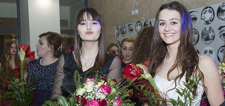 "Dzisiaj możemy zapomnieć o wszelkich stresach”. Zobacz zdjęcia ze Studniówki ZSEiO