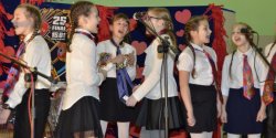 Zesp� Szk� nr 1 zagra� z Wielk� Orkiestr� �wi�tecznej Pomocy