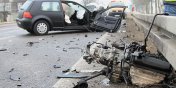 Kolejny śmiertelny wypadek w Kazimierzowie. Osobowy golf uderzył w ciężarowego mercedesa