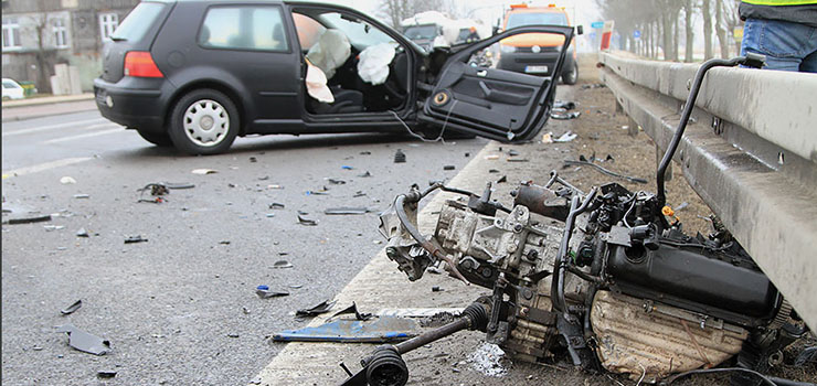 Kolejny śmiertelny wypadek w Kazimierzowie. Osobowy golf uderzył w ciężarowego mercedesa