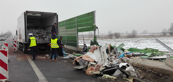 Kolejna tragedia w Kazimierzowie - 47-latek uderzył w ekran dźwiękochłonny, zginął na miejscu