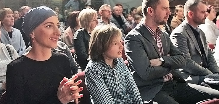 "Czuję ogromną energię. Wygram z rakiem, innej opcji nie ma". Elblążanie wspierają Anię, za nami koncert i aukcja