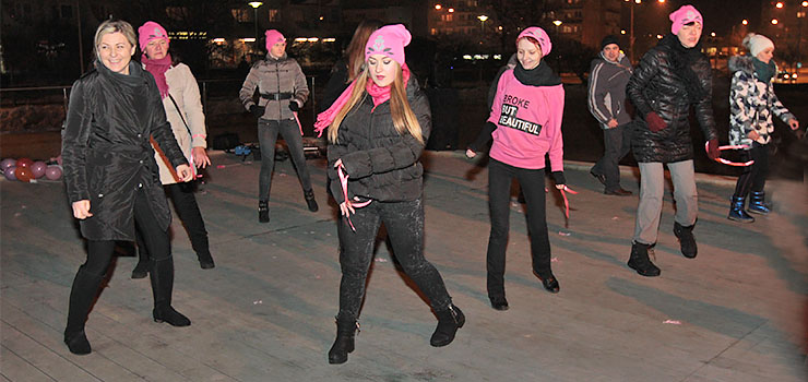 Zatańczyły na ulicy przeciw przemocy seksualnej i w geście solidarności z Aleksandrą. Tak było w Elblągu i całej Polsce