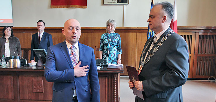 Lekarz i prodziekan EUH-E Jacek Perliski nowym radnym
