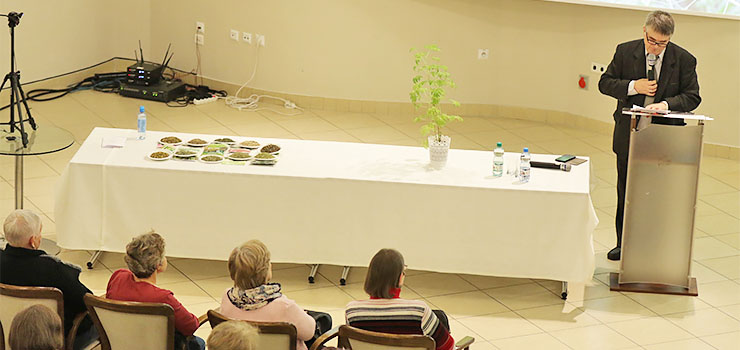 Seniorzy tym razem w świecie ziół i naturoterapii