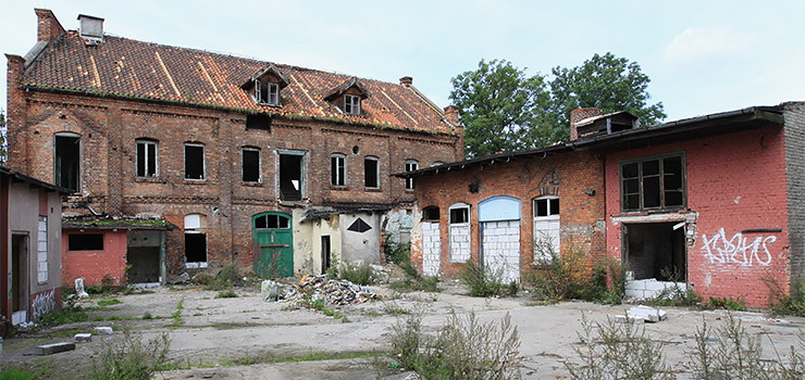 Czy ESWiP uratuje przed ruiną budynki przy Stawidłowej? Stowarzyszenie chce je zaadaptować na nowe cele