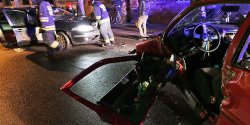 Grone zderzenie vw polo i renault na Komeskiego. Dwie osoby przewiezione do szpitala