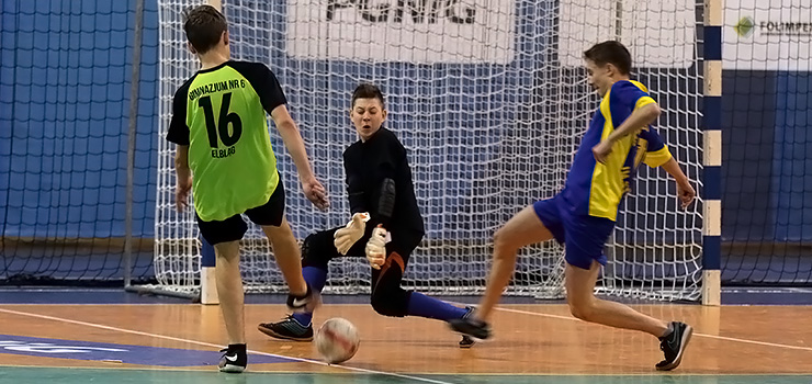 Młodzi piłkarze z elbląskich gimnazjów zagrali o Puchar Dyrektora ZST. Zobacz zdjęcia z turnieju