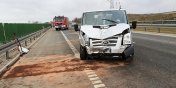 Groźne zderzenie dwóch pojazdów na S7. Ford uderzył w pojazd MPO