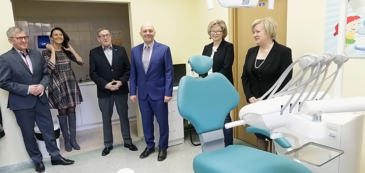 Gabinety stomatologiczne powoli wracają do szkół. Jeden z pierwszych otwarto w Gronowie Górnym