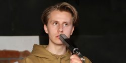 "Koncerty daj� mi si��, �eby si� rozwija�". Rozmowa z Piotrem Zio��