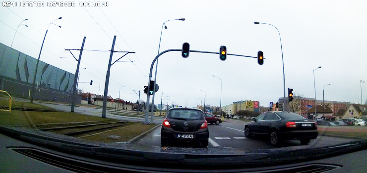 Jechał Płk. Dąbka 138 km/h i... spowodował wypadek - zobacz film