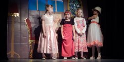 Przegl�d teatrzyk�w w MDK