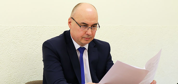 W skradzionym aucie znaleźli fałszywe euro. Teraz złodziejom i właścicielowi grozi więzienie