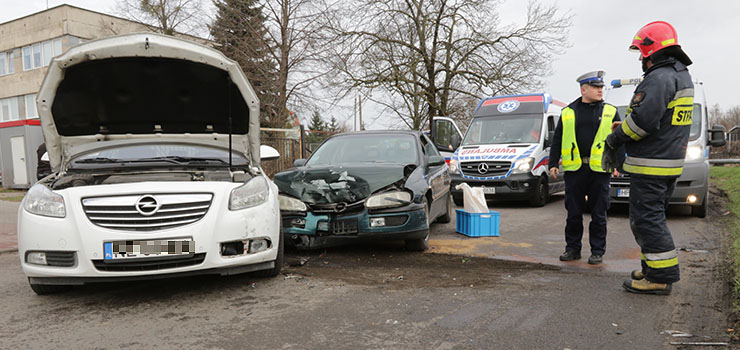 Kolizja na Dojazdowej. 82-letni kierowca trafi do szpitala