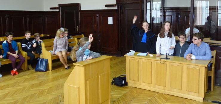 Uczniowie SP nr 12 z wizytą w sądzie