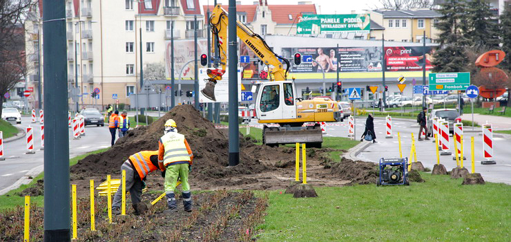 Prezydent nie czeka na wyrok sądu. Ruszyła budowa tramwajowego torowiska. Zobacz zdjęcia