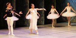 „Jezioro �ab�dzie” Piotra Czajkowskiego na zako�czenie 16. Elbl�skiej Wiosny Teatralnej