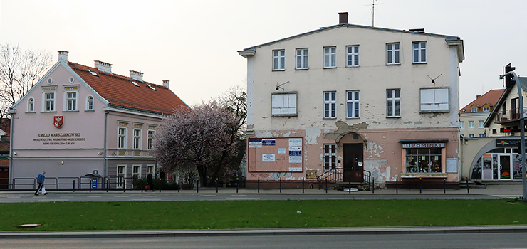 Te budynki od lat szpecą centrum miasta. Czy doczekają się modernizacji?